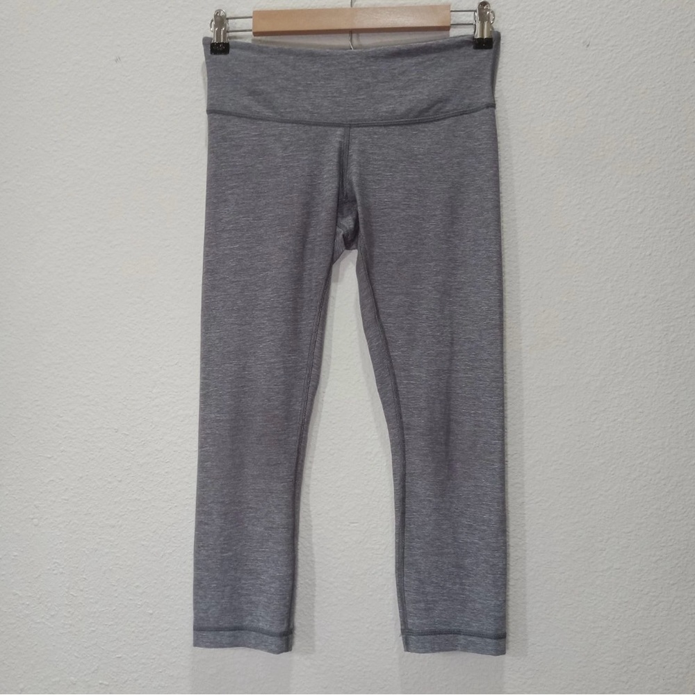Lululemon Women's Heathered Gray Athletic Cropped Leggings Size 6